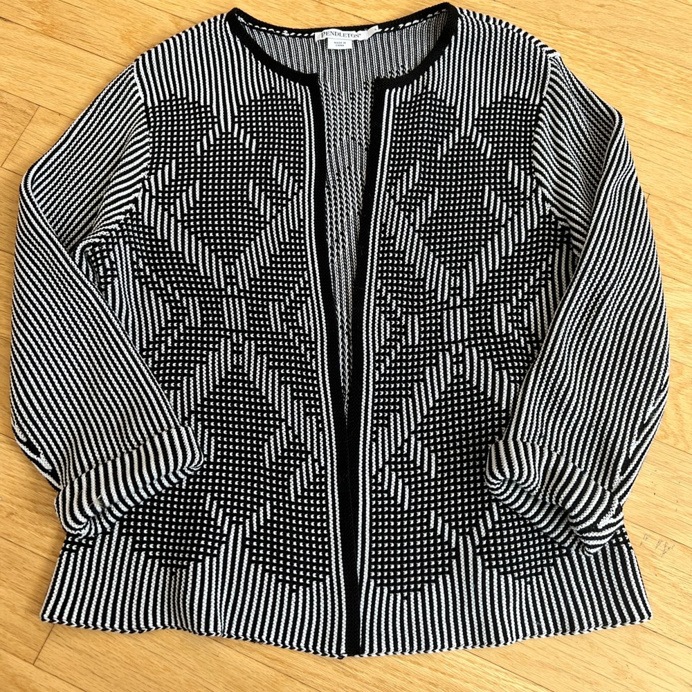 Pendleton Women’s Black and White Patterned Sweater
